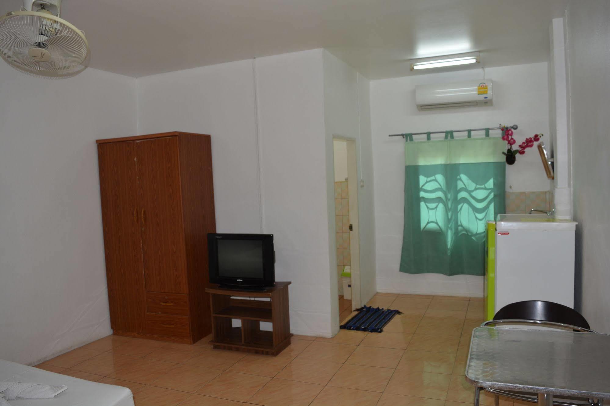 Little Austria Tams Guesthouse Chaweng  Exterior photo