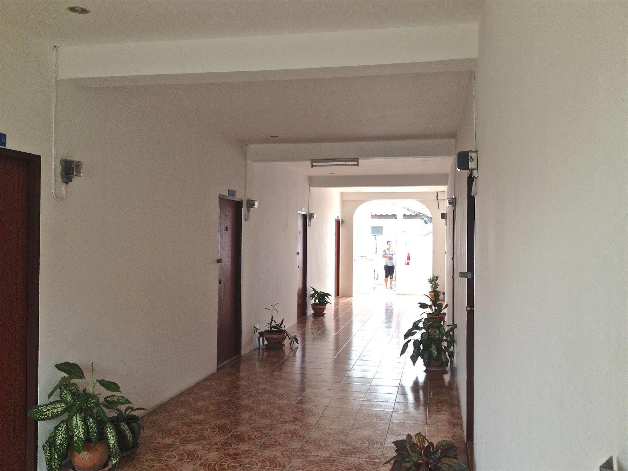 Little Austria Tams Guesthouse Chaweng  Exterior photo