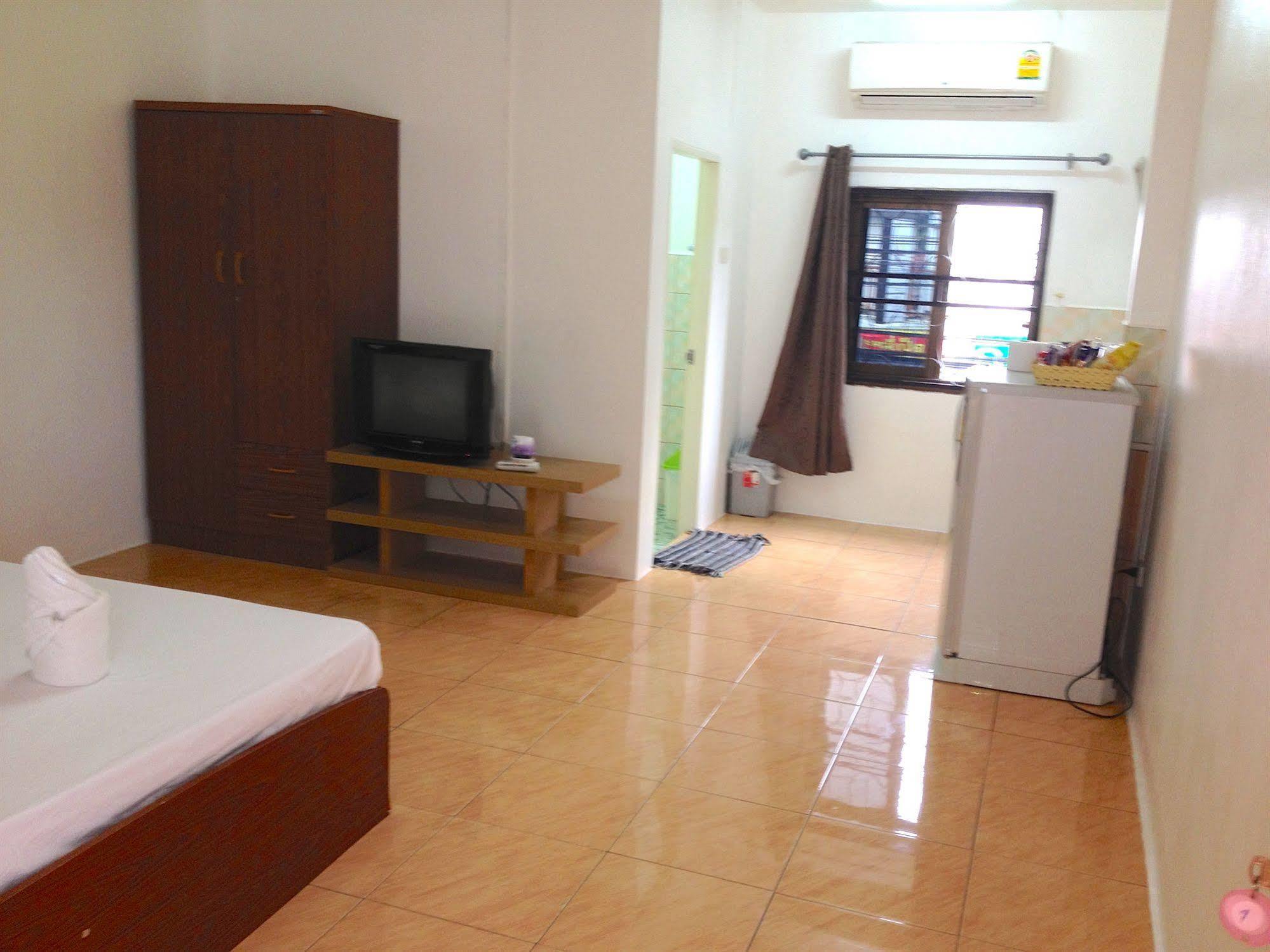 Little Austria Tams Guesthouse Chaweng  Exterior photo